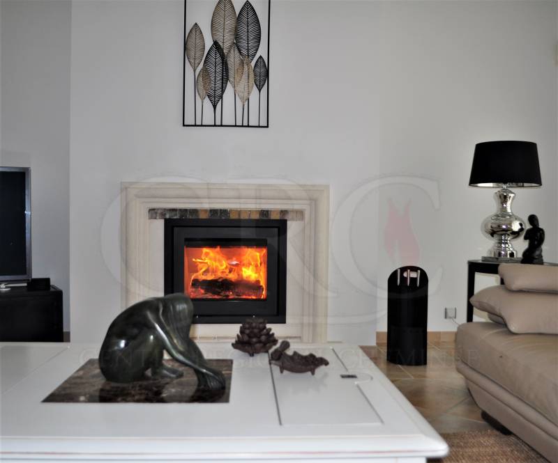 Poêle à bois H570 noir de la marque LOTUS à Lambesc