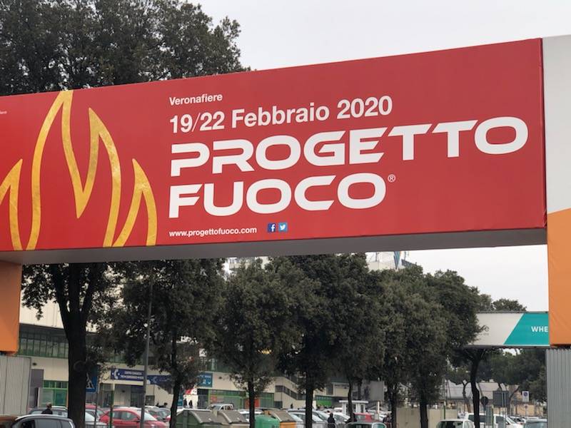 salon progetto fuoco poele a bois italie