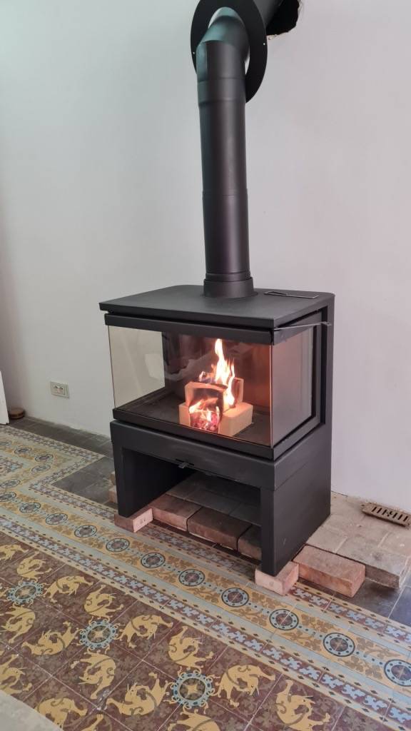 poele a bois petits espaces pres de Lauris